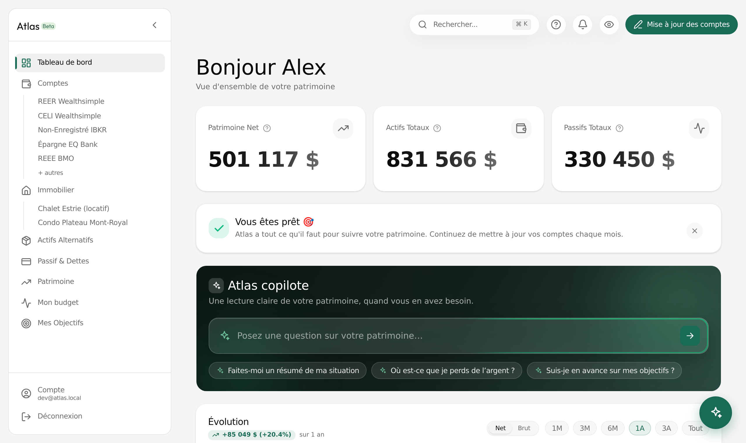 La bande Atlas copilote sur le tableau de bord, avec son champ de question et ses trois amorces